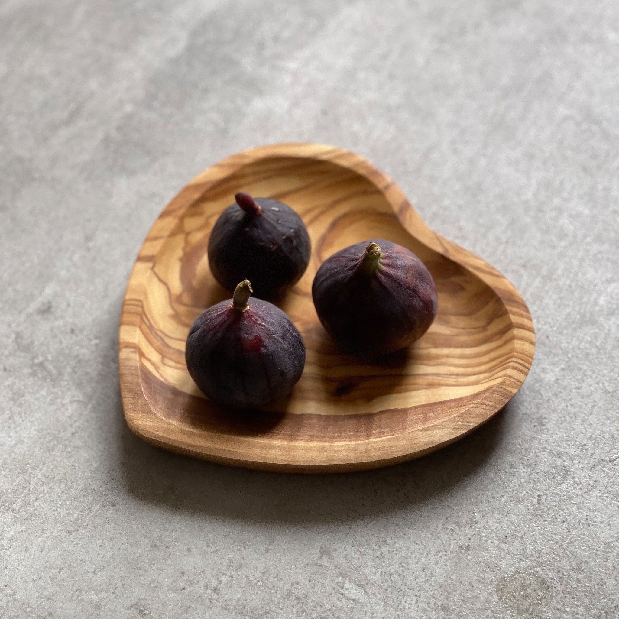 Elegant Olive Wood Dishes and Bowls Nature's Beauty in Your Tableware